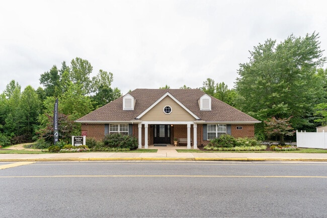 Building Photo - Stafford Lakes