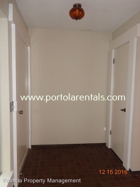 Building Photo - 106 Oak Ln