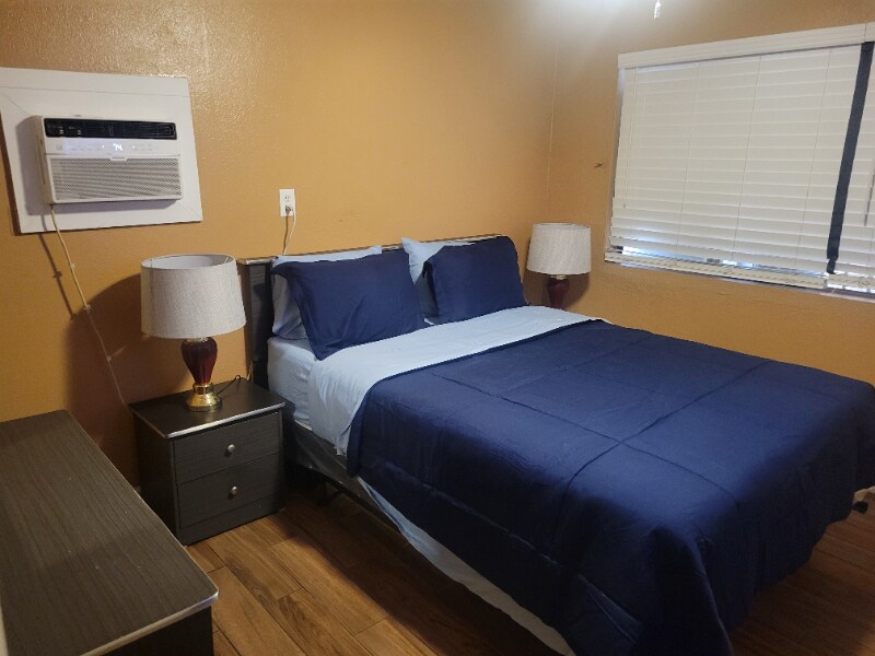 Foto principal - 405 Leonard Ave