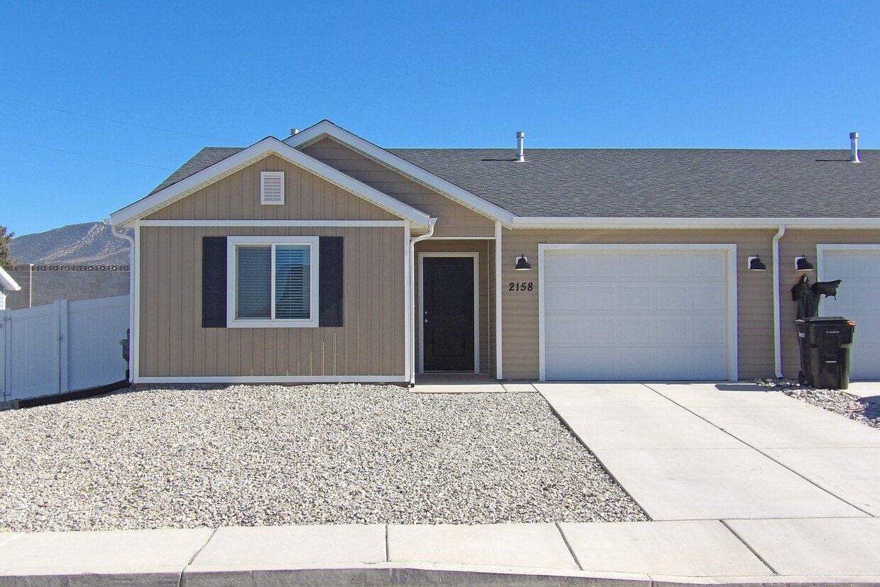 Foto principal - 3 Bedroom Sage Springs Twinhome