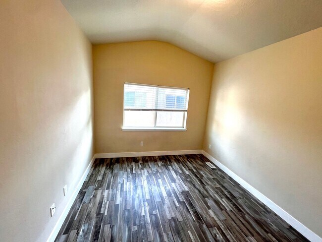 Building Photo - 4-Bed Townhome with Private Main-Level Studio Suite in South Salt Lake!