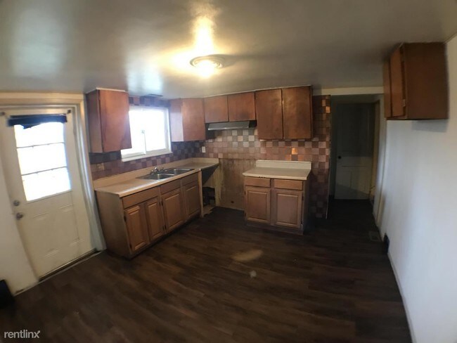 Building Photo - 5 br, 2 bath House - 1409 Martha St