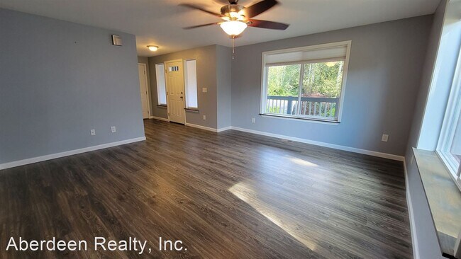 Building Photo - 4 br, 2.5 bath House - 293 Glacier Court SE