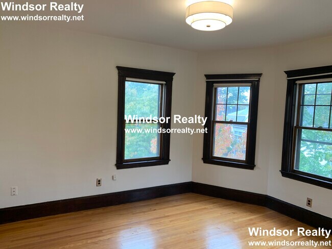 Foto del edificio - 112 Rindge Ave