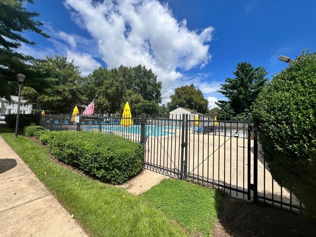 Foto del edificio - Lovely 2 BR/2 BA Condo in Germantown!