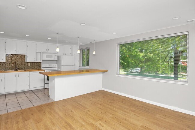 Building Photo - 580 N 200 W