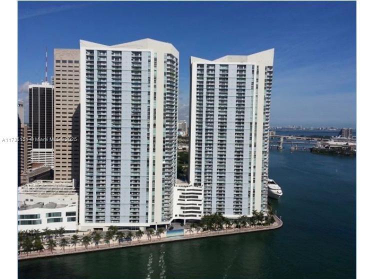 Foto principal - 325 S Biscayne Blvd