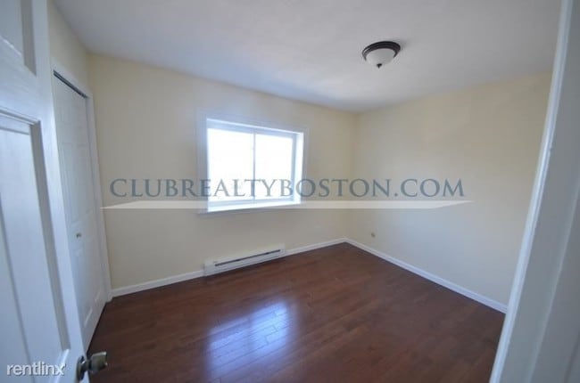 Building Photo - 2 Larose Pl