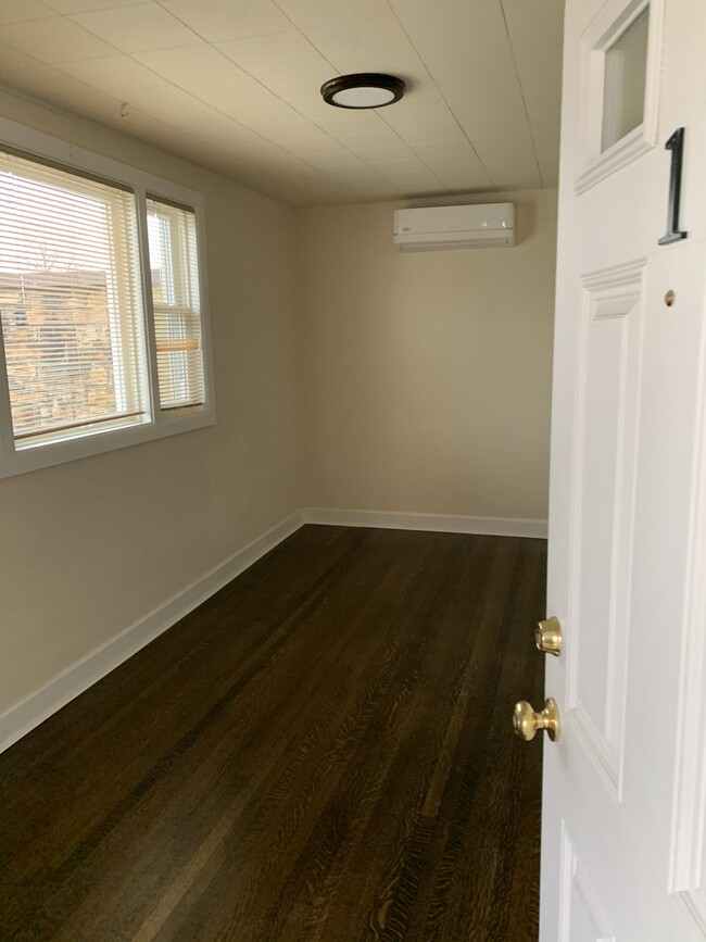 Foto del edificio - 5204 Leeds Ave