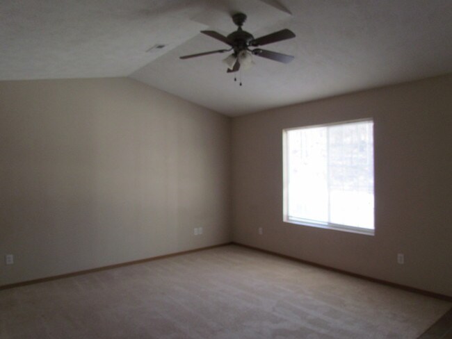 Foto del edificio - Fenced In Yard!! Move in 8 July !