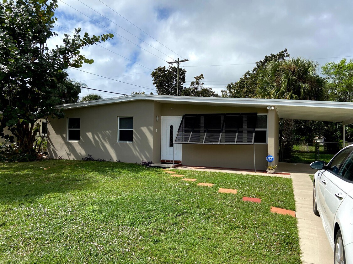 Primary Photo - 785 Hibiscus Dr