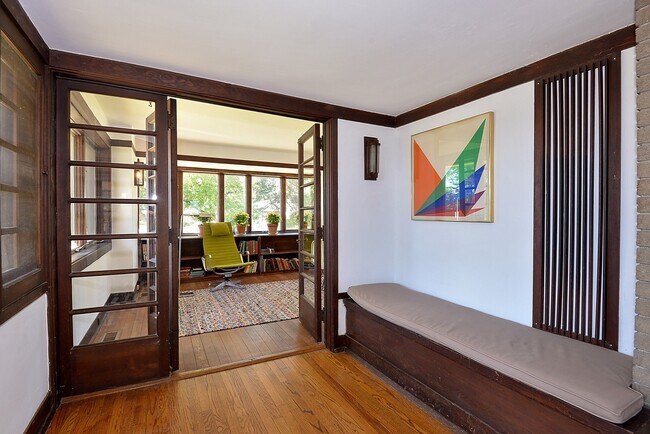 Building Photo - 2771 Crawford Ave