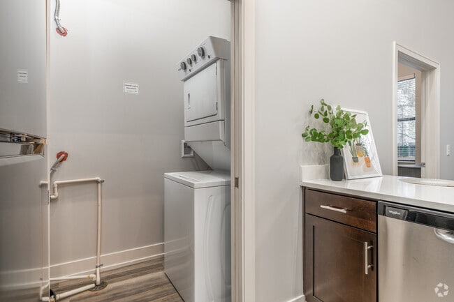 2BR, 2BA - 826SF - Laundry - ELEVATE 340