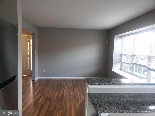 Foto del edificio - 5002 Essex Ln