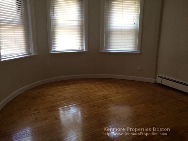 Building Photo - 1728 Beacon St