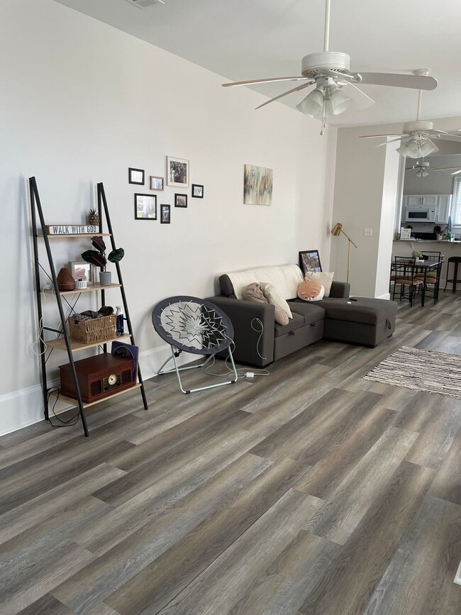 Foto del edificio - Spacious 2BD/2.5 BATHS! Across from Langen...