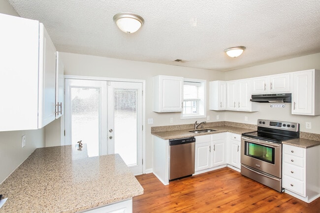 Building Photo - Charming Lexington Home