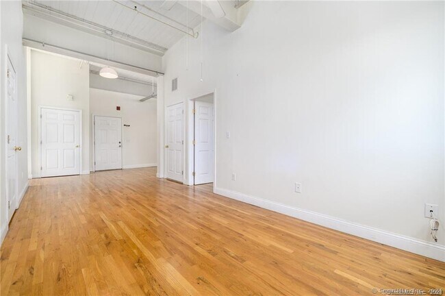 Foto del edificio - 390 Charles St