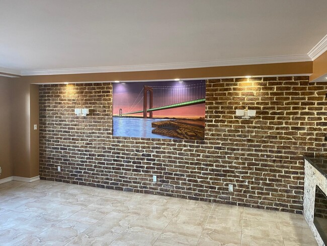Foto del edificio - 10 Huron Ave
