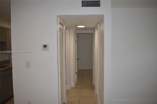 Foto del edificio - 2300 Superior St