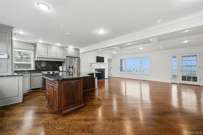 Foto del edificio - 20845 Soundview Ave