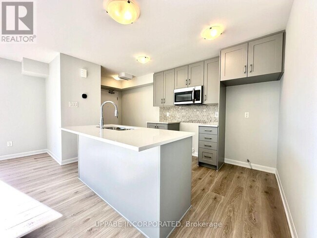 Building Photo - 723 Arcadian Private