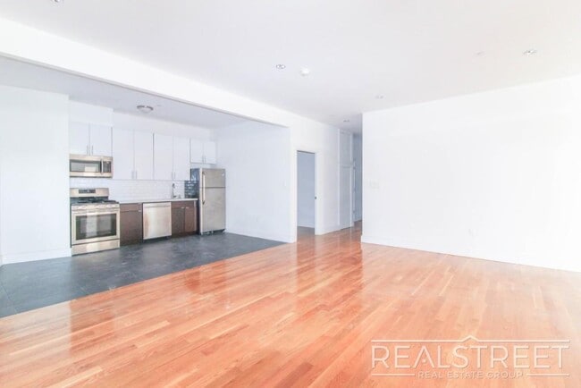 Building Photo - LUXURY 2 Bed LOFT in Queens!