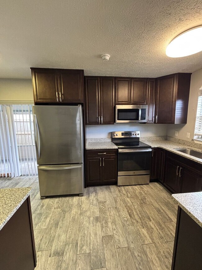 Foto del edificio - 1404 Clay Ave