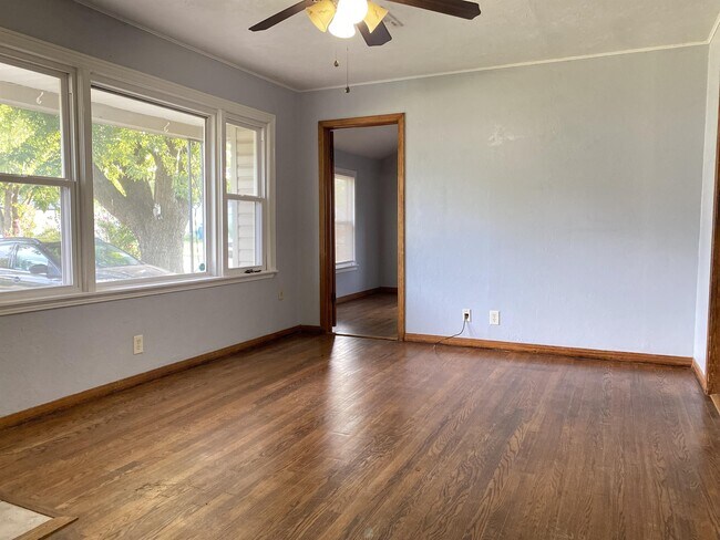 Building Photo - 315 E Steed Dr