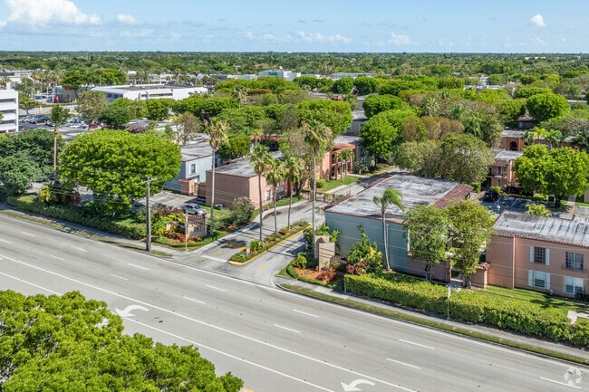 Building Photo - Spanish Trace Condominiums