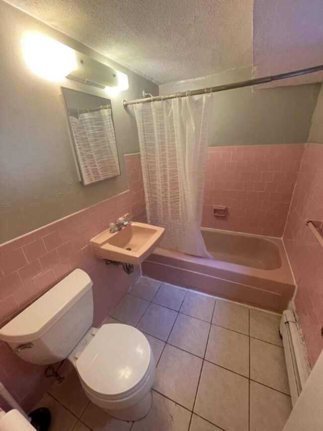 Foto del edificio - Garden Level Studio w/h&hw+parking