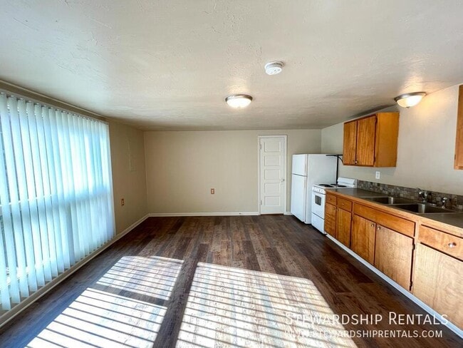 Photo - 1841 Kincaid St Apartment