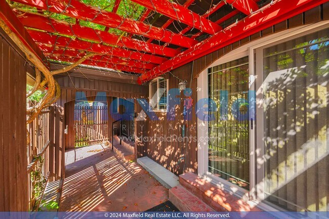 Building Photo - Pet Friendly East Cottonwood Heights / Was...