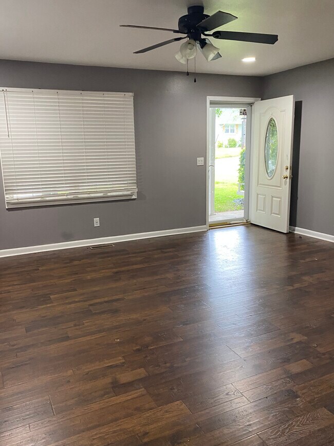 Sala de estar - 3125 Brereton Ct
