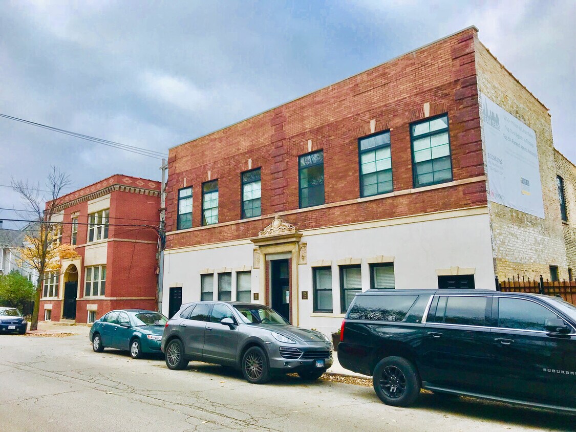 Primary Photo - 1614 W Leland Ave