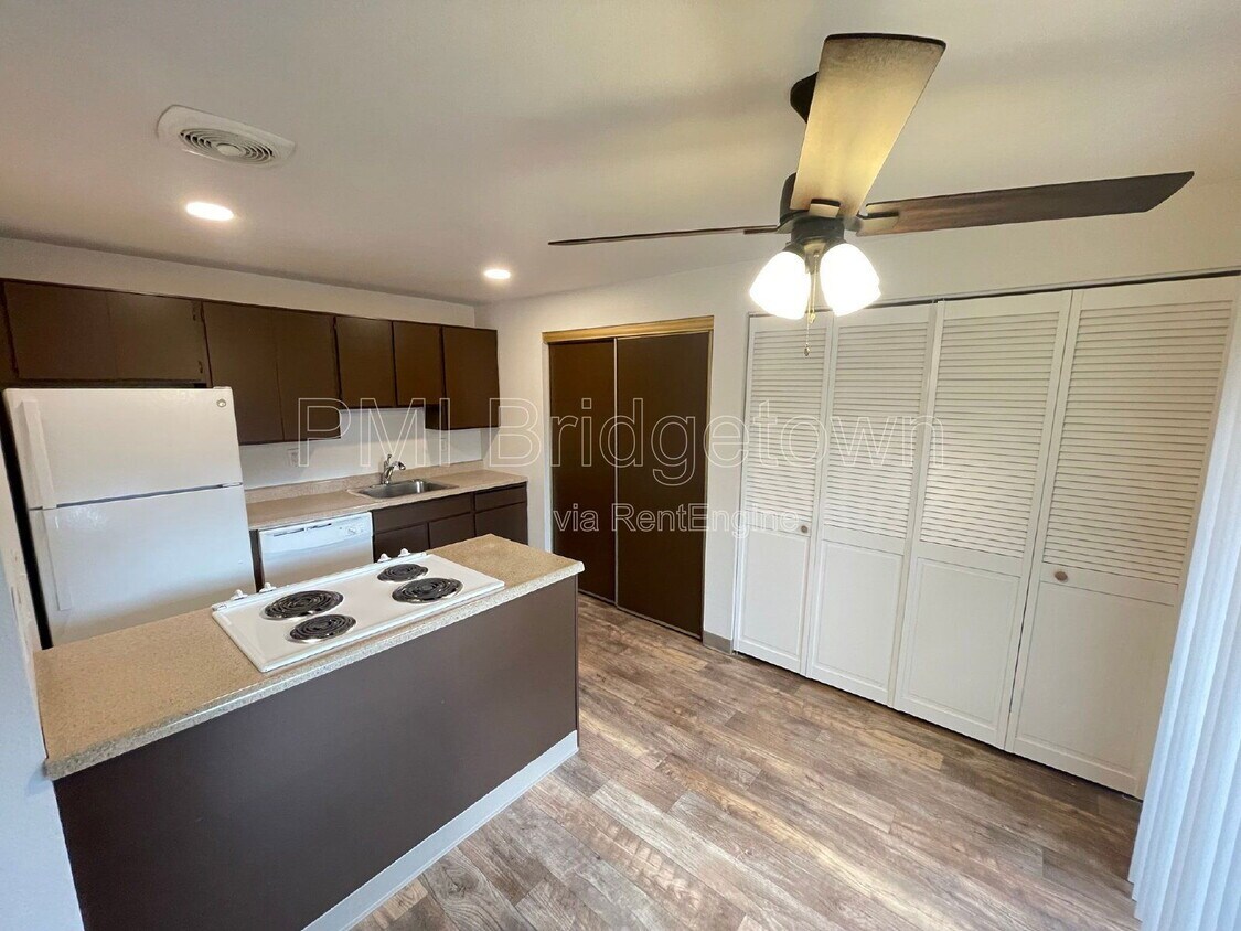 Foto principal - 4821 NE Prescott St