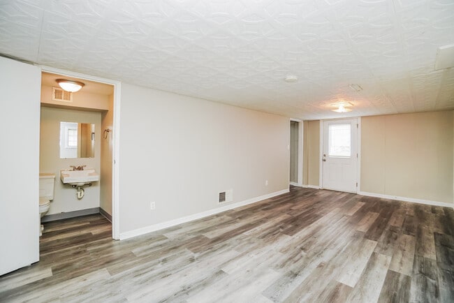 Building Photo - Beautiful Upgraded Multilevel Home