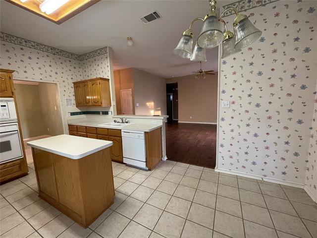 Building Photo - 327 Woodglen Dr