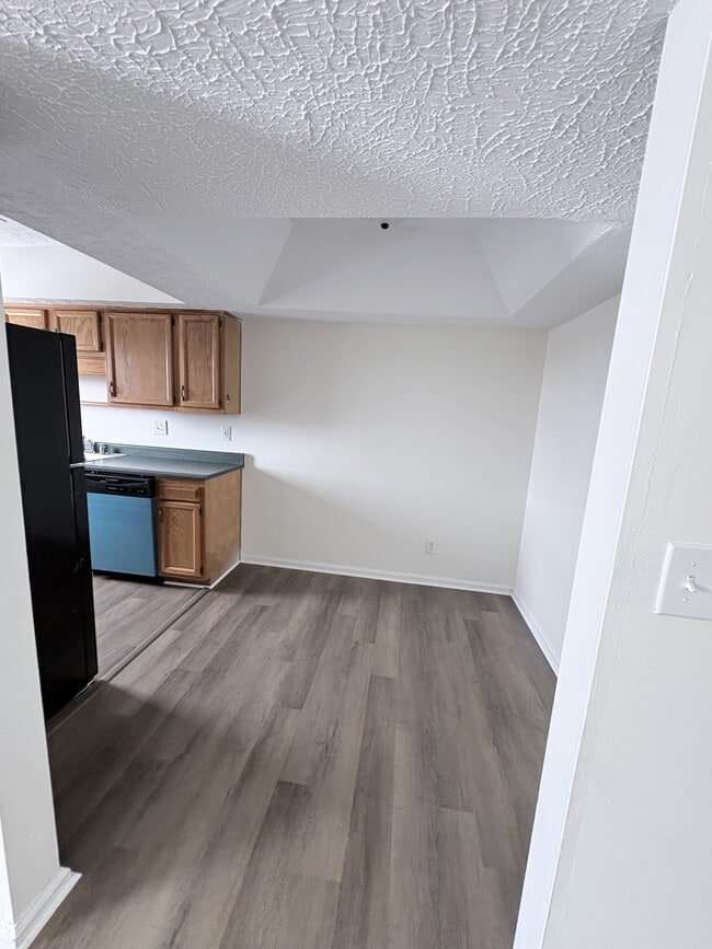 Building Photo - 122 Karen Ct