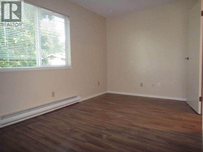 Building Photo - 315-315 Highland Way