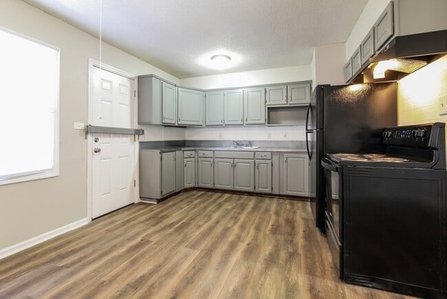 Building Photo - Great 4 Bedroom in Kansas City