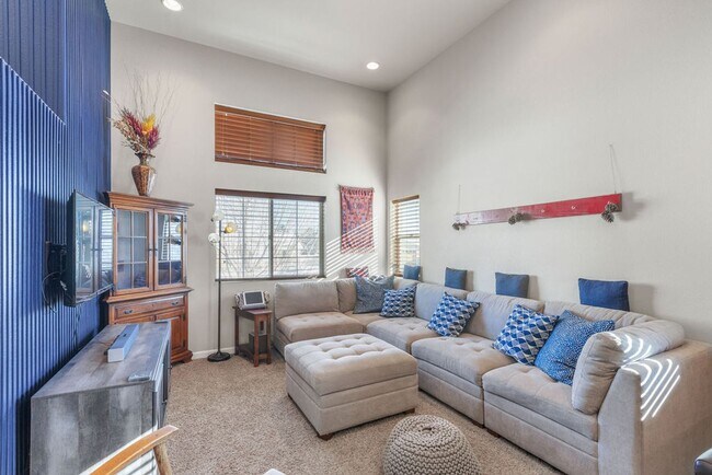 Foto del edificio - Charming 4-Bedroom, 3-Bath Home in East Loveland