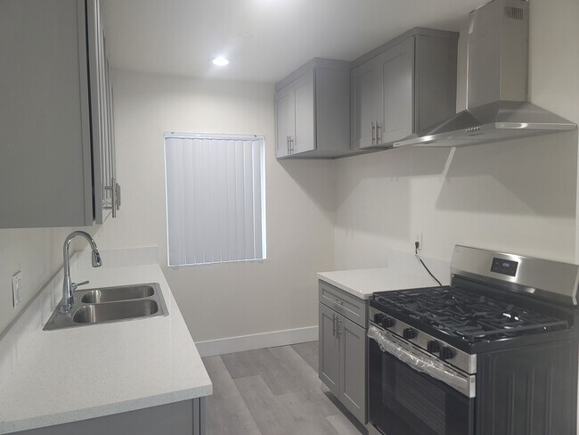Building Photo - 14609 Saticoy St