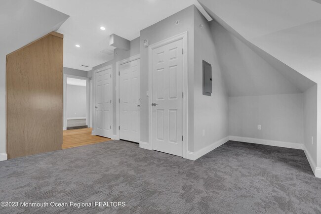 Building Photo - 223 Maple Ave