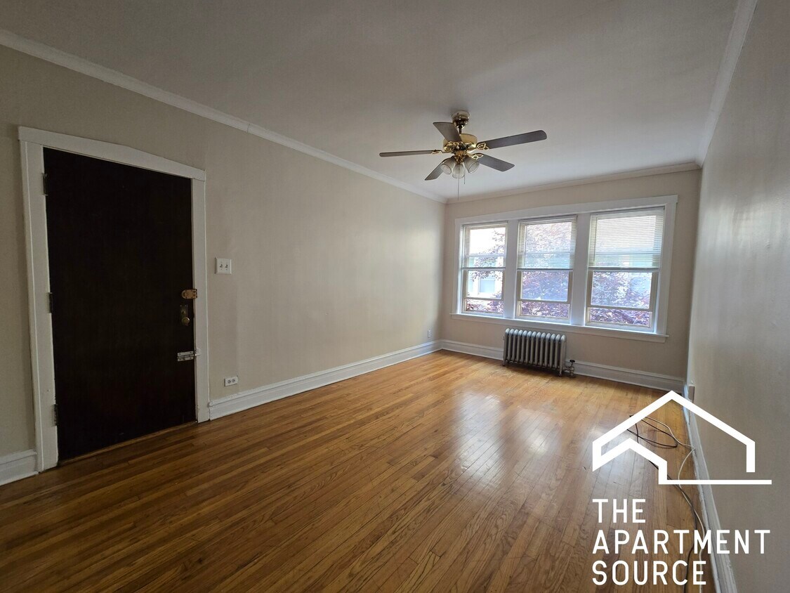 Foto principal - 2948 W Belle Plaine Ave