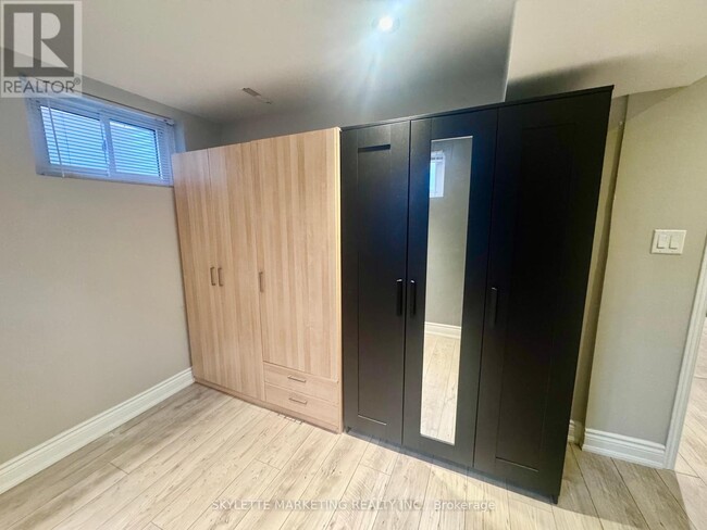 Building Photo - 150 Trothen Cir