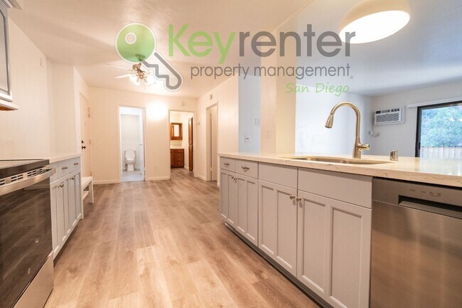 Foto del edificio - Walking distance to Fashion Vally Mall |2 minute drive to both North and South 163, as well as I-8