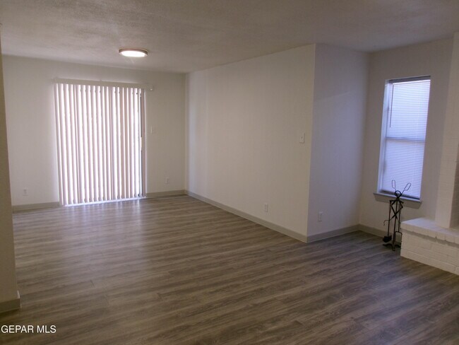 Building Photo - 7013 Echo Cliffs Dr