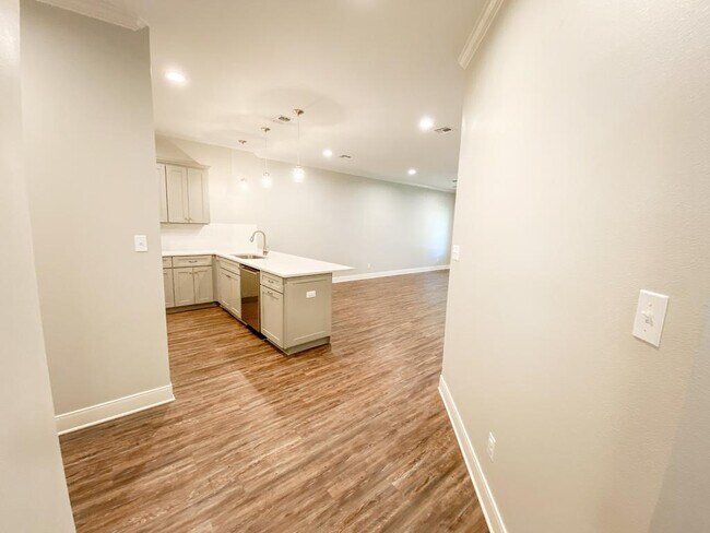 Foto del edificio - 105 S Wheeler St Apt A