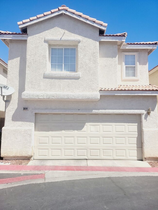 Building Photo - Townhouse with 2 Car Garage in NLV